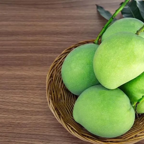 Raw Mango/Kaccha aam(Per Kg)